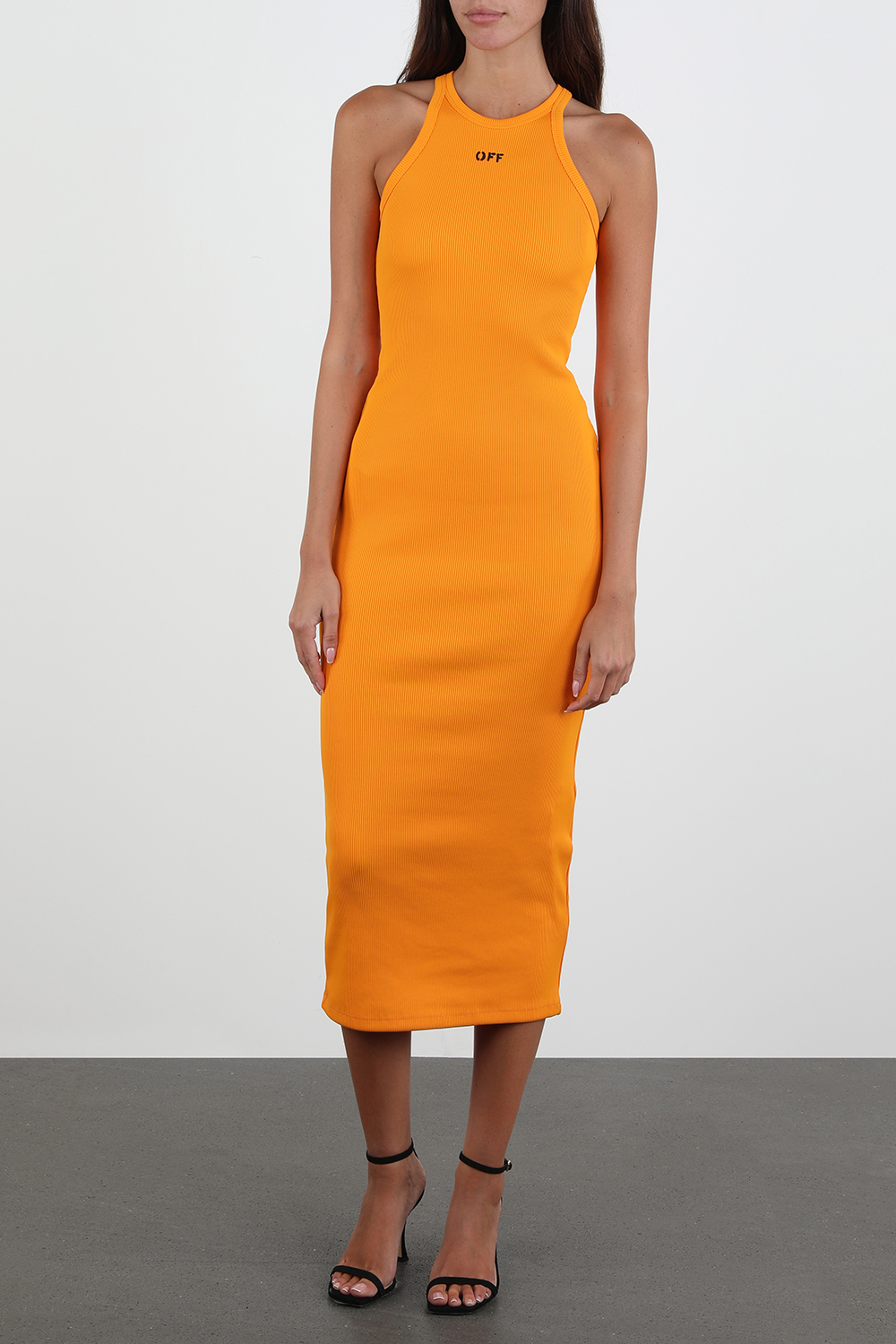 תמונת כל הלוק של שמלת מידי בצבע כתום